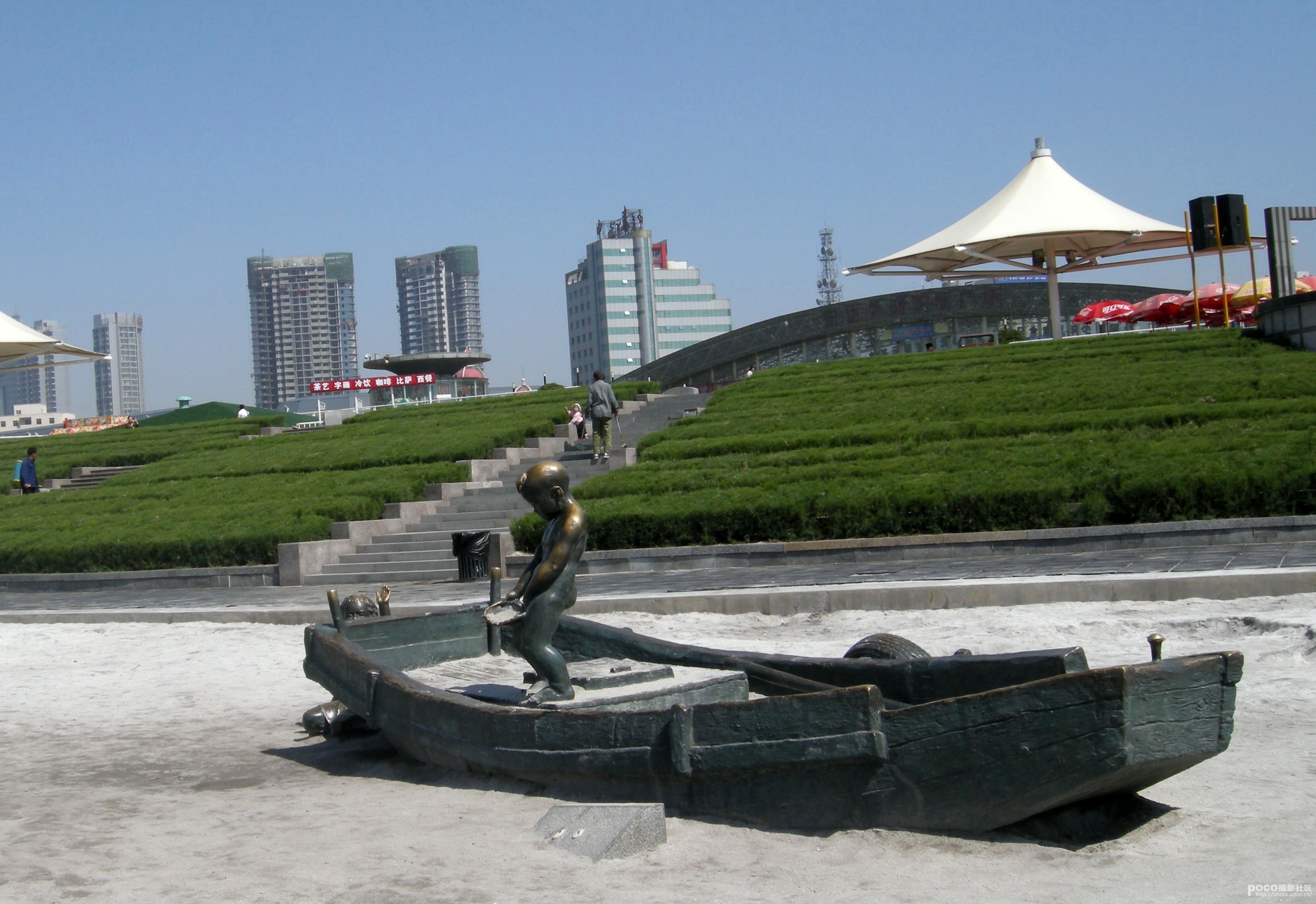 船和调皮的顽童